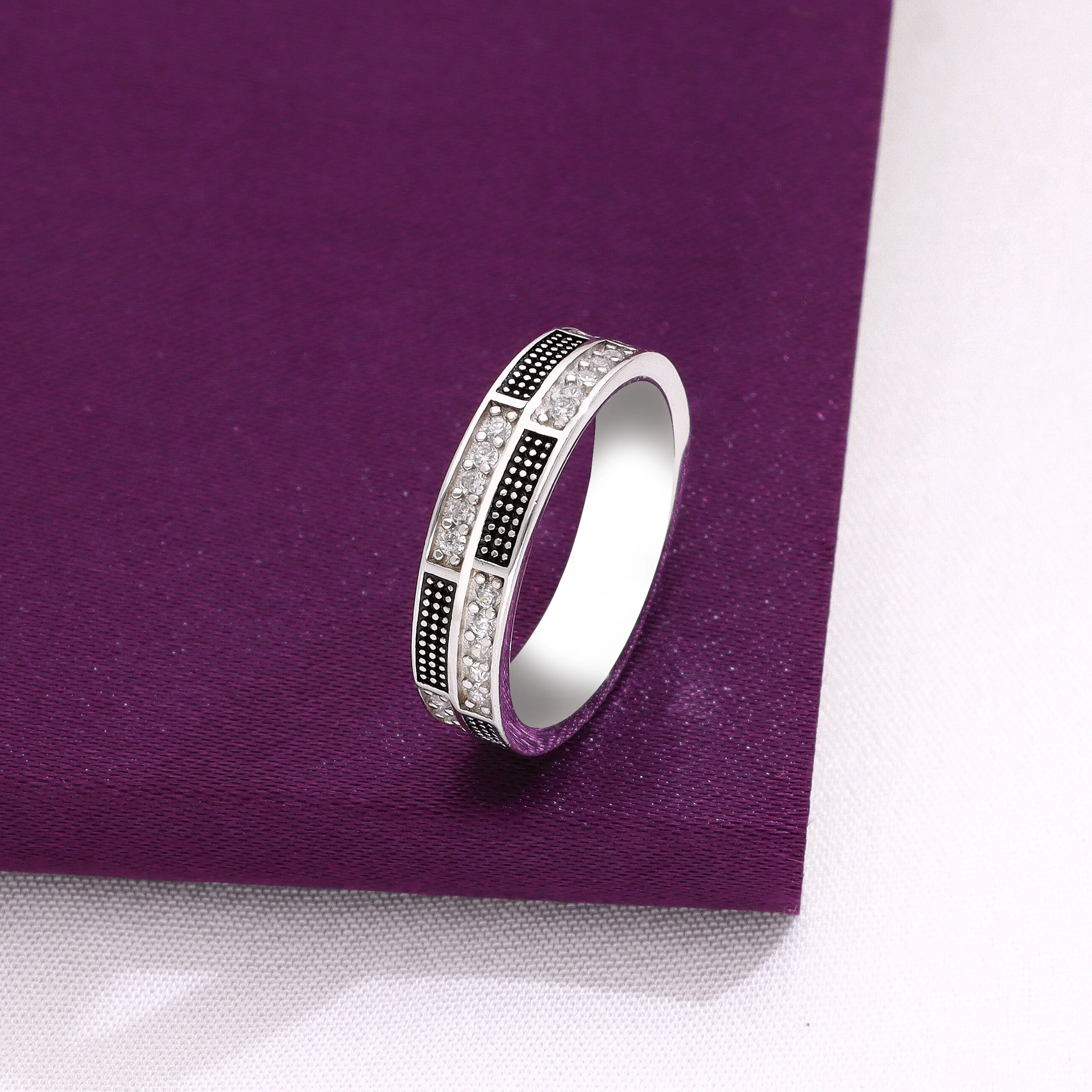 Men’s Zigzag Zircon Studded Band - Image 4