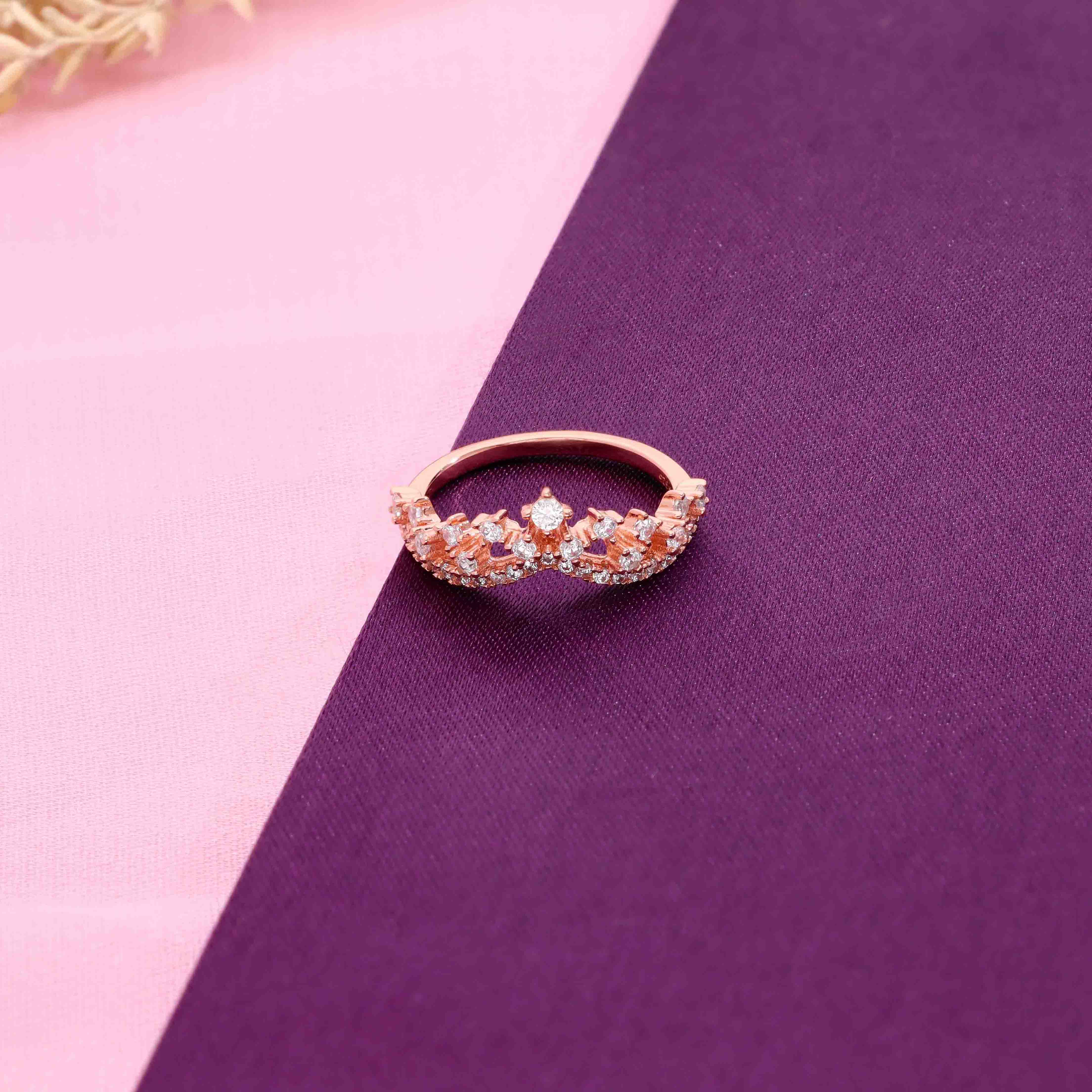 Vibrant V Shaped Silver Minimal Ring - Image 6